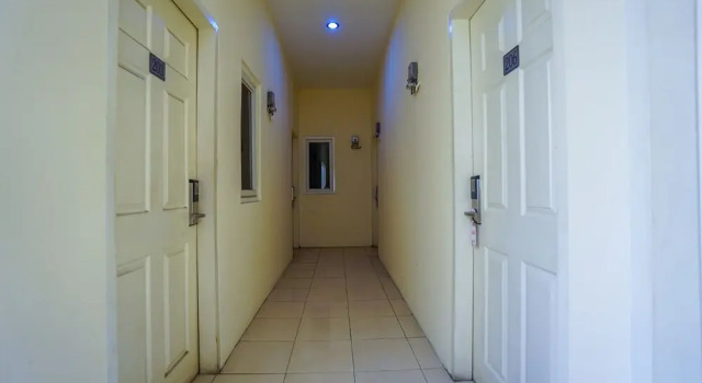 Carrot House by OYO Rooms, Prenota Hotel Manado 
