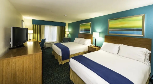 Четырёхместный номер Standard Holiday Inn Express Hotel & Suites Jacksonville-Blount Island by IHG