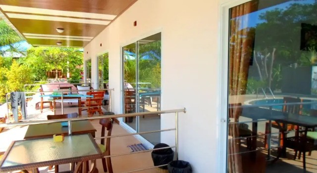 Студия с балконом и с красивым видом из окна Baan Kuasakul Resort