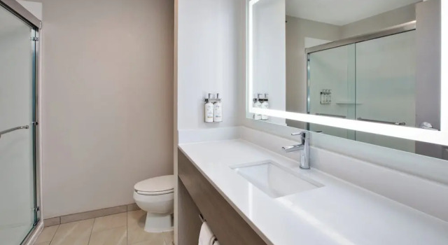 Четырёхместный люкс Holiday Inn Express Fremont by IHG
