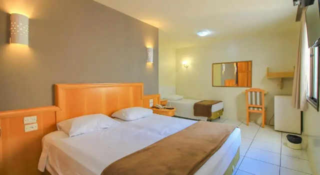 Трёхместный номер Standard Coral Express próximo ao Barra Shopping, ao Gigantinho e Hospitais