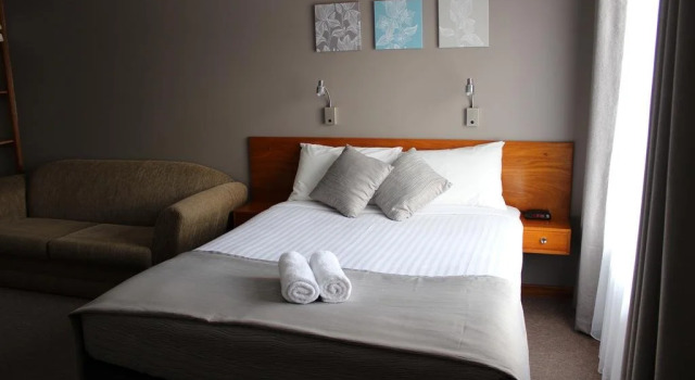 105 On The Park, Book Hotel Bordertown South Australia