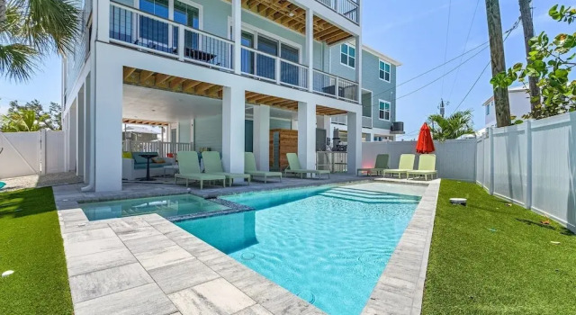 Коттедж 211 Blue Palm: Spacious 5-Bedroom Pool Home, Steps from Beach! 5 Home