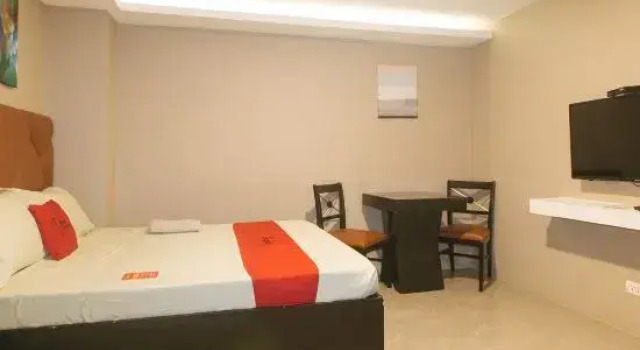 Люкс RedDoorz Plus at Seventy Five Inn Near Manila Airport