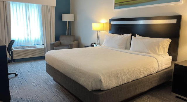 Двухместный номер Standard Holiday Inn Express and Suites Montgomery by IHG