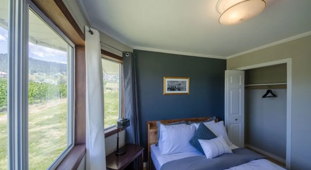 Люкс Deluxe с 2 комнатами с балконом и с видом на озеро OK Whistle Stop Bed & Breakfast