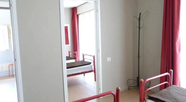 (camerata femminile) letto in camerata con balcone Ostello Torino