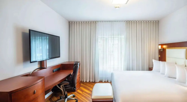 Люкс семейный Deluxe Les Suites de Laviolette, an Ascend Collection Hotel