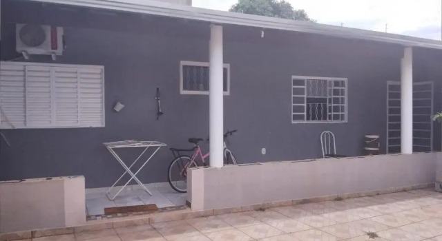 casa a 5 minutos do aeroporto e Univida