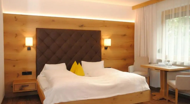 Gästehaus Pirker, Rezerwuj Hotel Hotele w Tyrol z parkingiem, Parking