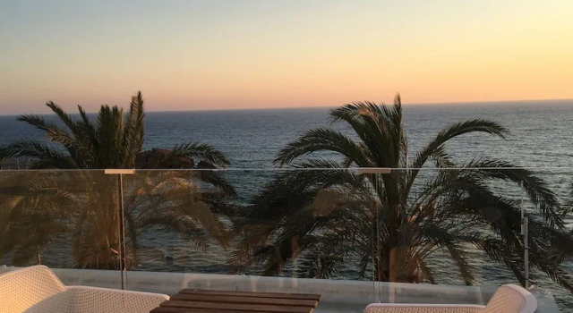 Junior suite i balkonem i z widokiem na morze Vrachia Beach Resort