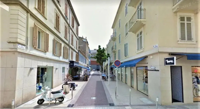 Provencal Style and Large 1 Bedroom, Забронировать Отель Отели Канн с парковкой, рядом с Le Croisette Casino Barriere de Cannes, Парковка