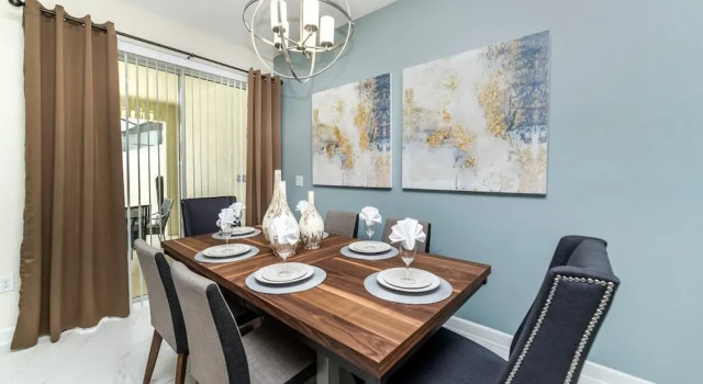9045 Dogleg Drive, Book Hotel Four Corners Florida