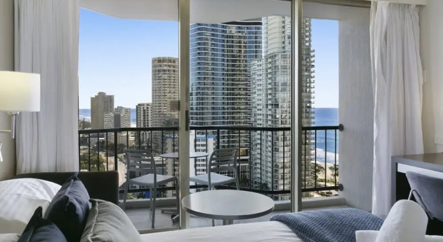 Ocean View 2-bed Studio In the Heart of Surfers, Prenota Appartamento Hotel a Queensland con parcheggio, Parcheggio