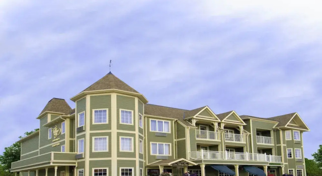 The Village Inn of Lakefield, Book Hotel  