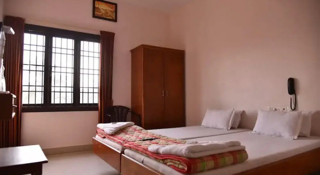 R M Guest House, Book Pension Gæstehuse i Manjakuppam, Pension