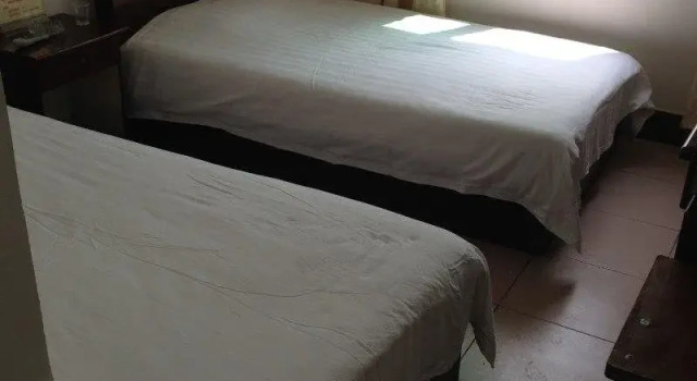 Xingxinyuan Business Hotel, Prenota Hotel Enshi Prefecture Cina