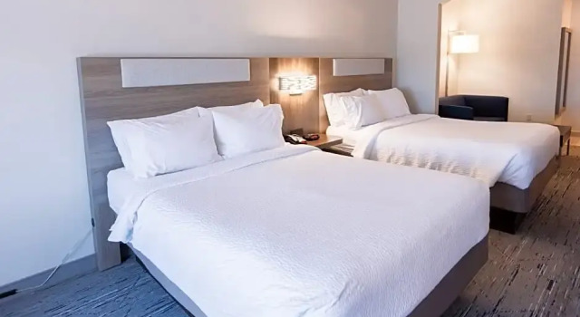 Четырёхместный люкс c 1 комнатой Holiday Inn Express & Suites Guthrie North Edmond by IHG