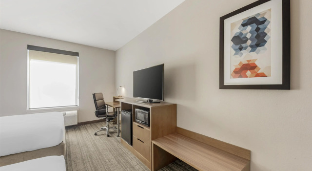 Четырёхместный номер Standard Best Western Green Oak Inn & Suites