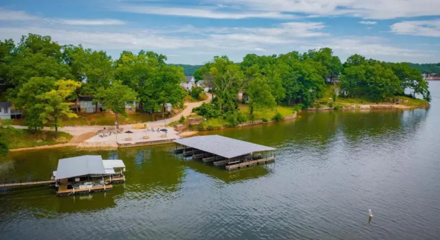 Lakeshore Fishing Cabin #3, Ramp, dock, fire pit, Забронировать Отель Озеро Озаркс Lake of the Ozarks