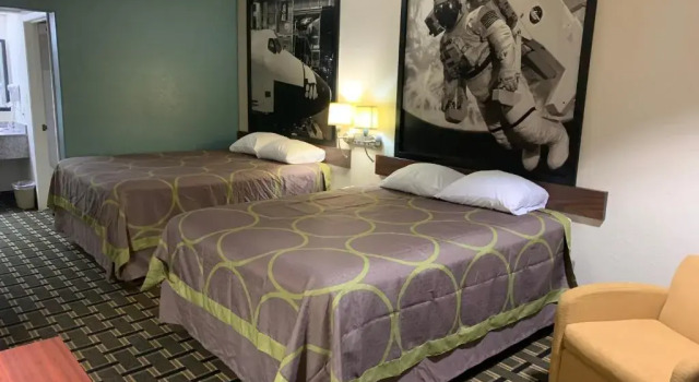 Четырёхместный номер Standard Super 8 by Wyndham Baytown I-10