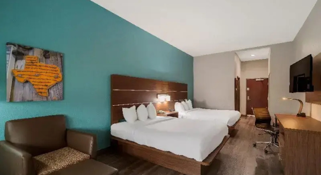 Четырёхместный номер Standard Best Western Plus Bowie Inn & Suites