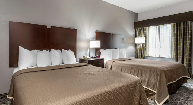 Четырёхместный номер Standard Best Western Oakdale Inn