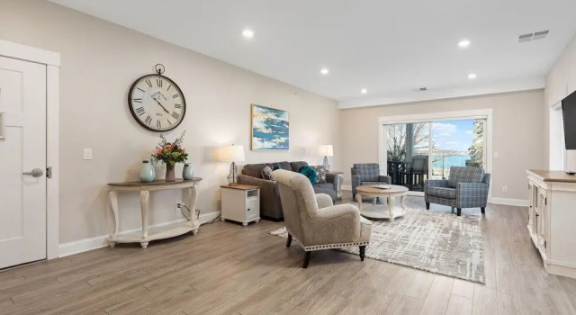 539 Bay St. Lake View Condo Unit 303E, Boek Appartement Traverse City Michigan