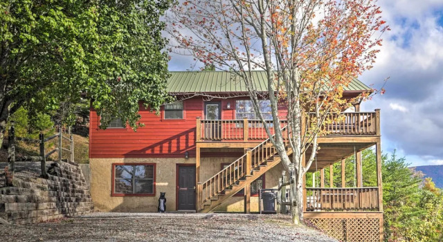 Smoky Mountain Retreat w/ Hot Tub, Arcade Games