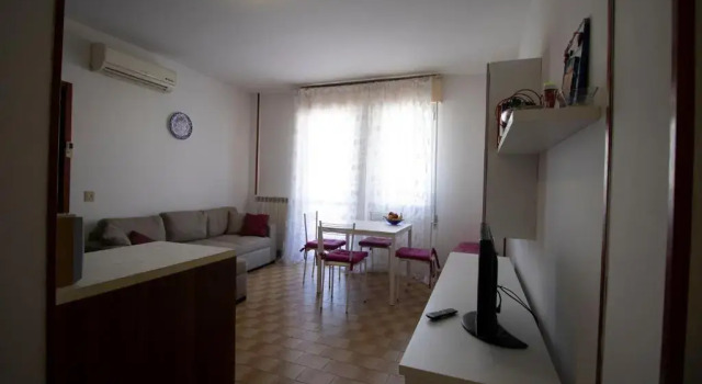 Holiday, Забронировать Отель Каорле Линьяно-Ривьера