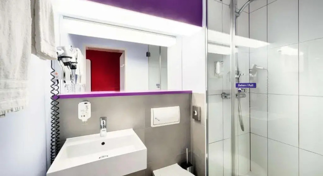 Трёхместный номер Standard B&B Hotel Offenbach-Kaiserlei