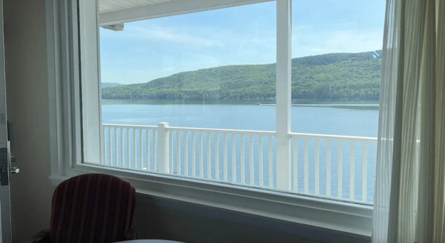 Двухместный номер Standard с видом на бассейн Georgian Lakeside Resort