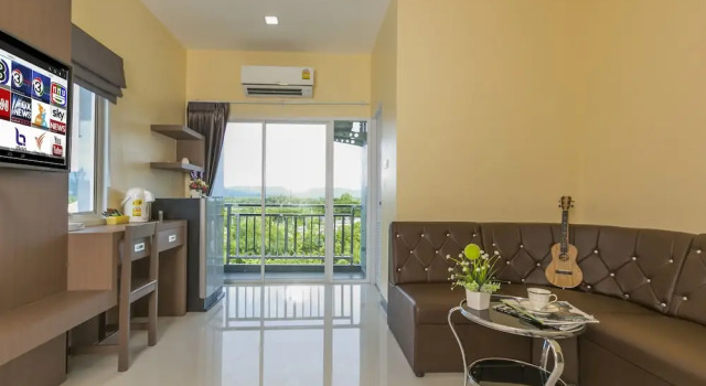 Двухместный номер Deluxe с балконом ตะวันอพาร์ทเม้นท์โฮเทลThawanapartmentHotel