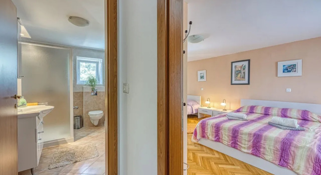 Семейный коттедж с балконом Pool House Klarina - Happy Rentals