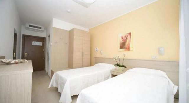 Hotel Meublè Nazionale, Book Hotel Pineta 