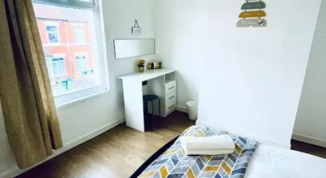 Cheerful Town House in Coventry City Centre