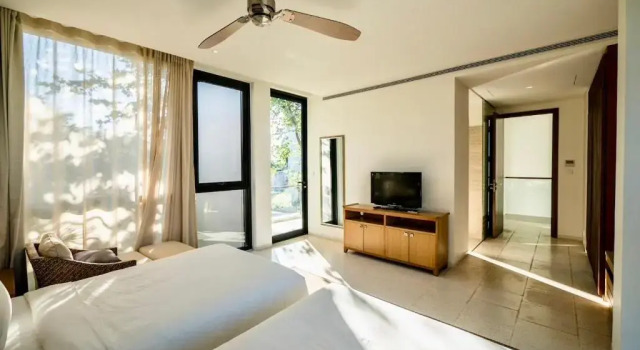 Beachfront villa 3bedrooms romantic for honeymoon, Prenota Villa Hotel a Da Nang con parcheggio, Parcheggio