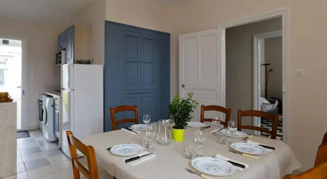 Le cachet d’une maison de centre-bourg à Beauvoir-sur-Mer, Забронировать Отель Бовуар-сюр-Мер Vendée