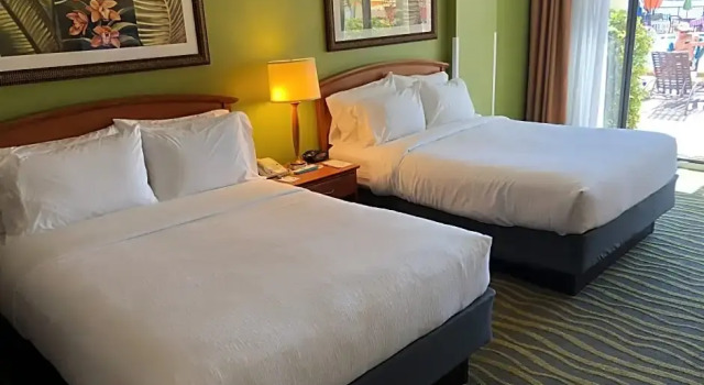 Четырёхместный номер Standard с видом на бассейн Holiday Inn & Suites Clearwater Beach by IHG