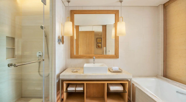 Четырёхместный номер Standard с балконом и с видом на сад Sheraton Sanya Haitang Bay Resort