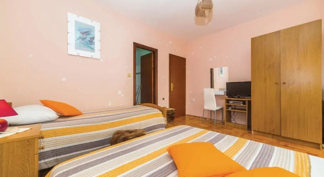 Beautiful Apartment in Okrug Gornji With 2 Bedrooms, Wifi and Outdoor Swimming Pool