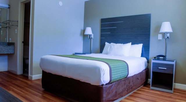 Clarion Pointe Athens I-65, Book Hotel Athens Alabama