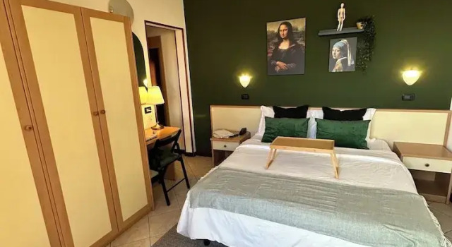 Четырёхместный номер Classic с балконом и с видом на горы Hotel La Riviera