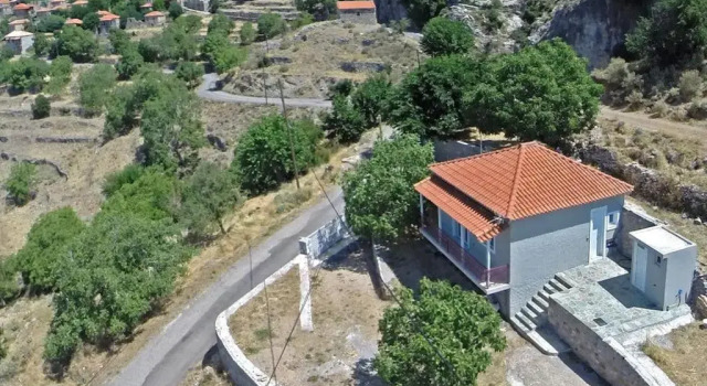 Апартаменты Demi ' s House : Σπίτι στο βουνό με μαγευτική θέα!