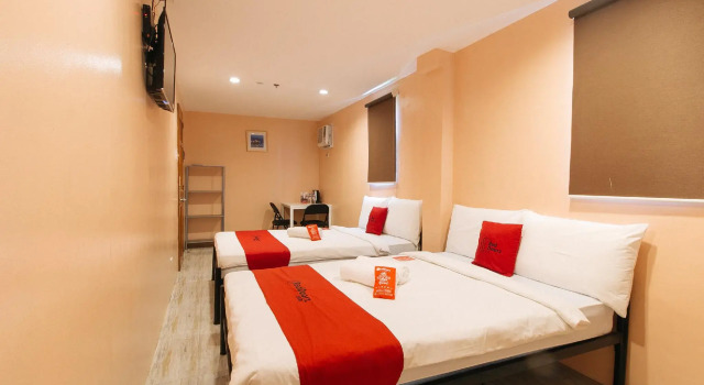 Семейный номер Standard RedDoorz at Hotel Rosemarie
