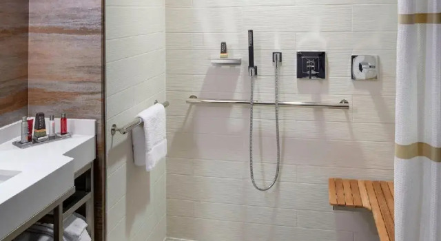 Четырёхместный номер Standard Auburn Hills Marriott Pontiac