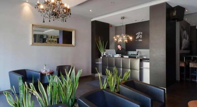 Zi Hotel & Lounge