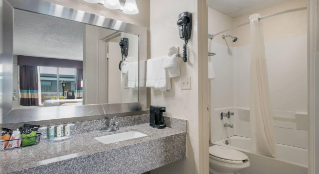 Четырёхместный номер Standard Quality Inn Concord Kannapolis
