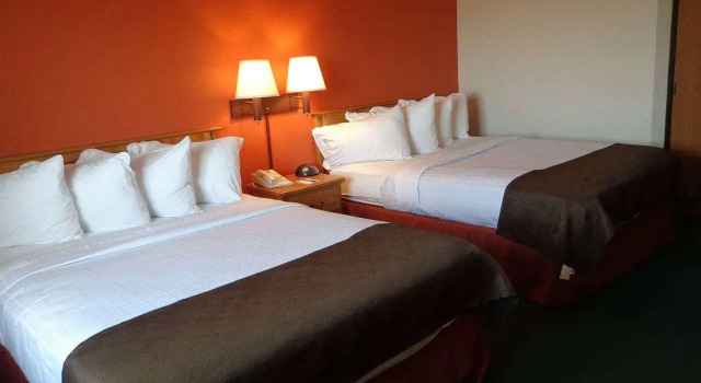 Четырёхместный номер Standard Holiday Inn Express Garden City East by IHG