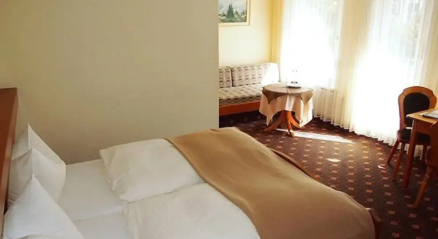 Трёхместный номер Standard с балконом Hotel Fidelitas